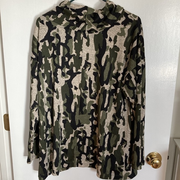 NY Collection, Woman Camo cowl Neck Knit Top. Size 14/16 - Picture 2 of 11